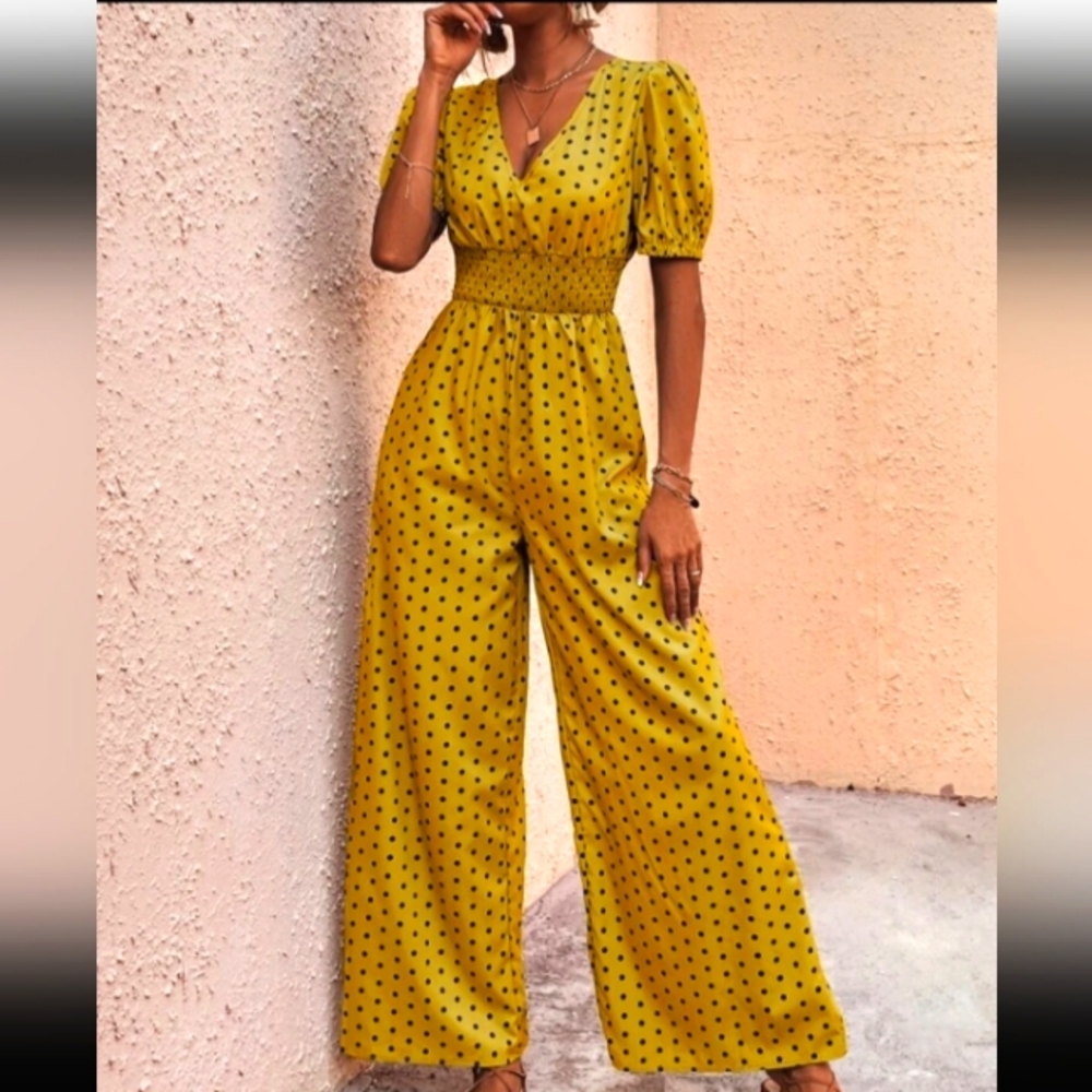 Polka-dot yellow puff sleeve jumpsuit 💛